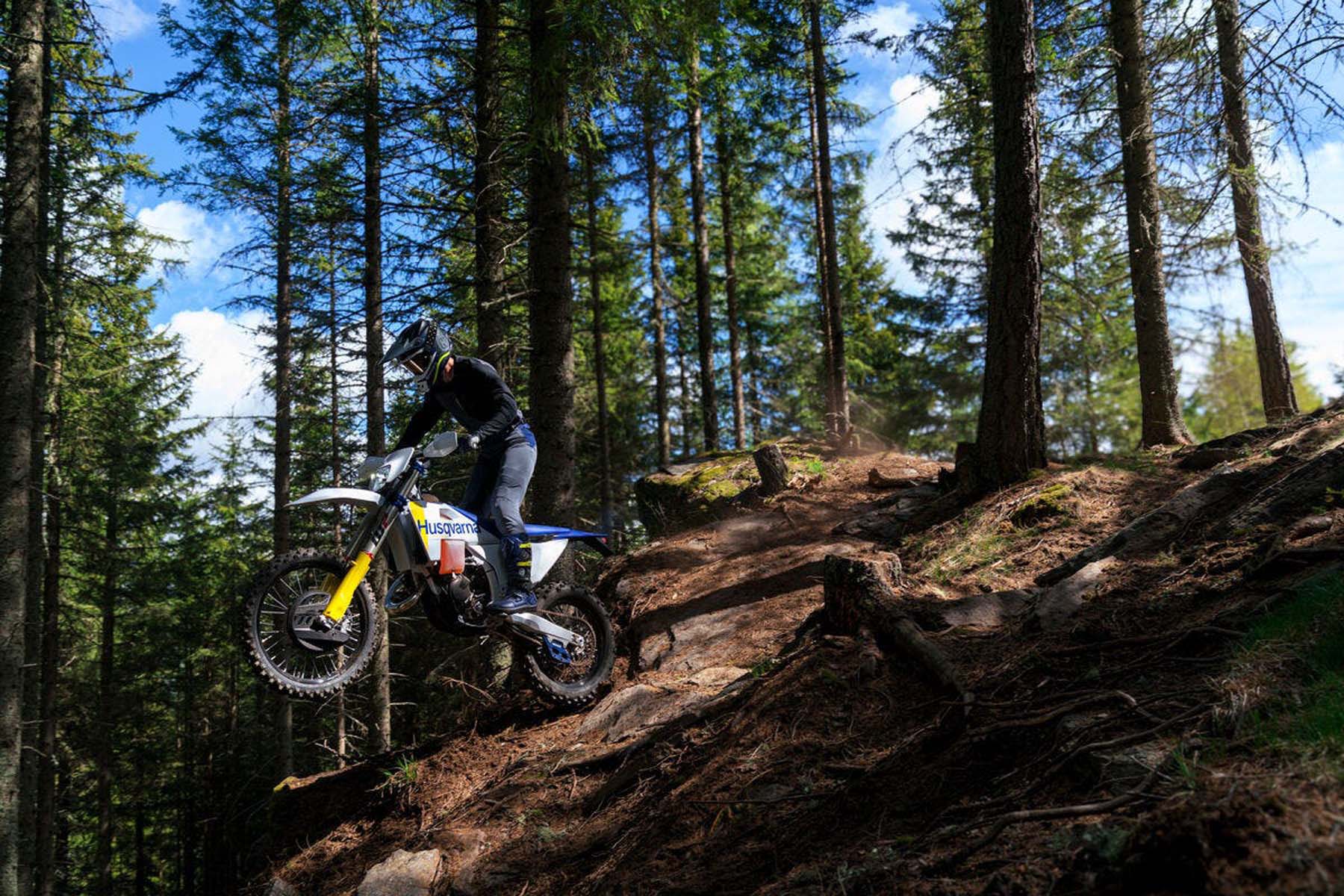 Husqvarna_Enduro_2027_07.jpg